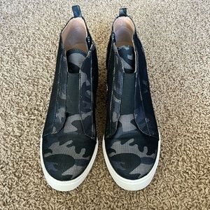 Linea Paolo blue/black camo wedge shoe